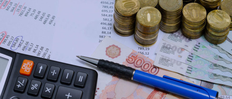 Какая ставка НДФЛ и взносы с заработной платы иностранца?