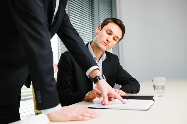 Сотрудники не хотят приходить на работу пораньше: можно ли обязать?