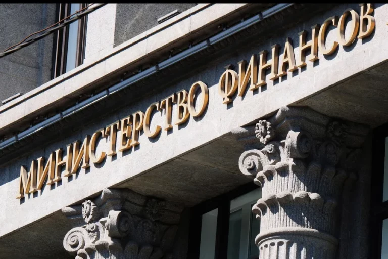 Налоговый агент по НДС: Минфин уточнил нюанс при покупке услуг у иностранного лица через посредника